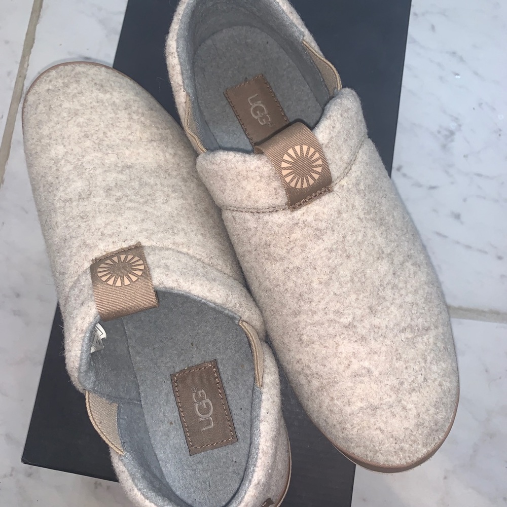 Men’s Uggs - (M Hanz) lightly worn; unique - Picture 2 of 4